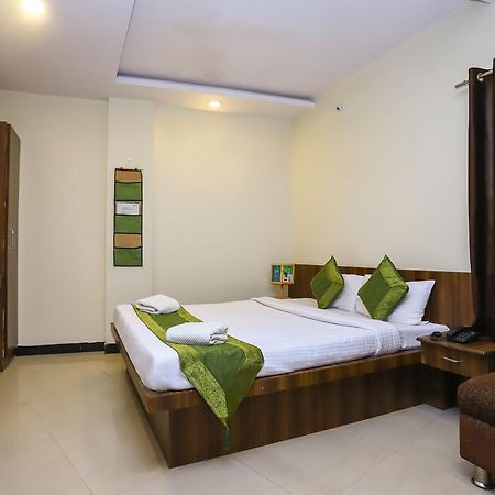 Hotel Ashoka Palace Уджайн Екстериор снимка