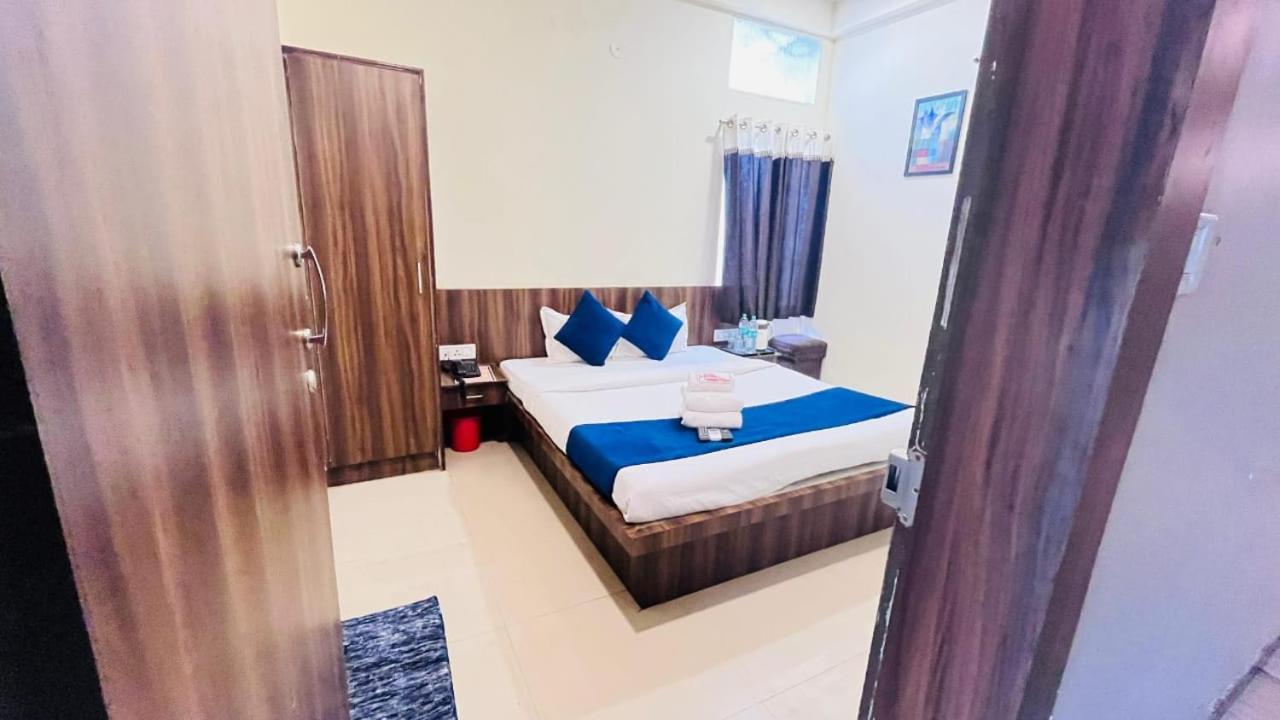 Hotel Ashoka Palace Уджайн Екстериор снимка