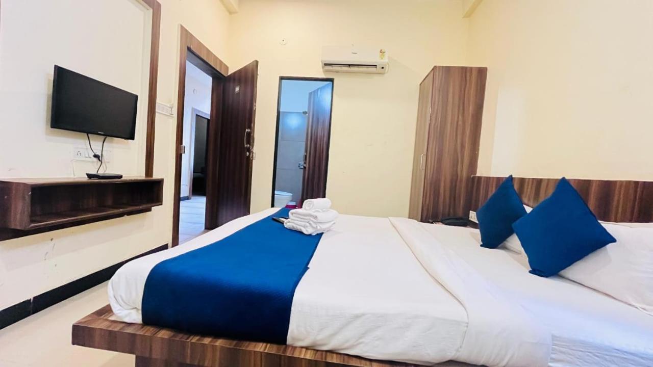 Hotel Ashoka Palace Уджайн Екстериор снимка