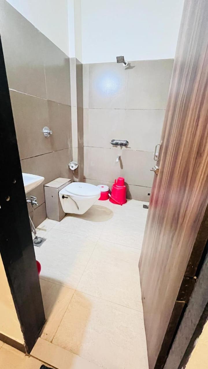 Hotel Ashoka Palace Уджайн Екстериор снимка