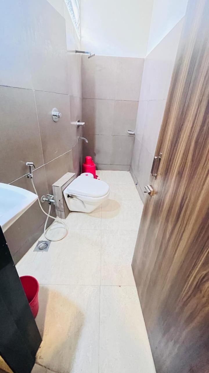 Hotel Ashoka Palace Уджайн Екстериор снимка