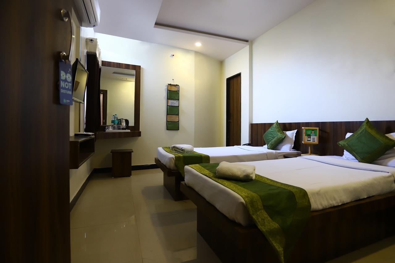 Hotel Ashoka Palace Уджайн Екстериор снимка