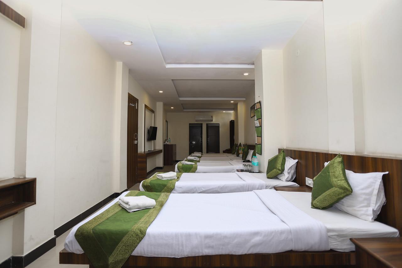 Hotel Ashoka Palace Уджайн Екстериор снимка