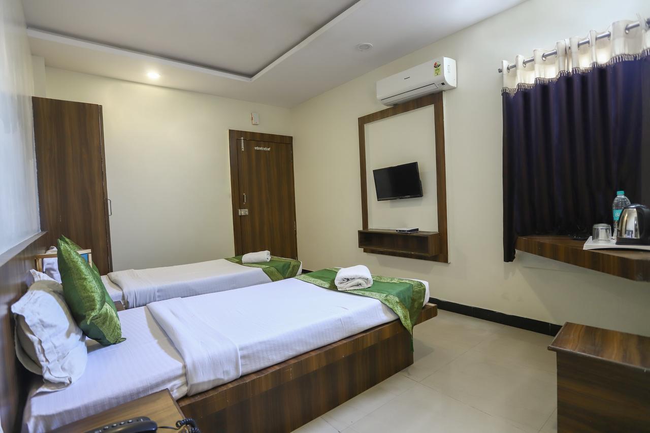 Hotel Ashoka Palace Уджайн Екстериор снимка