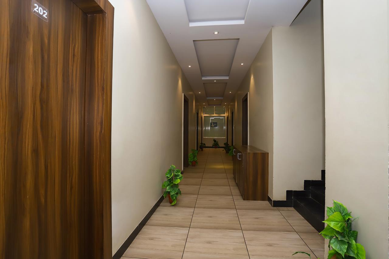 Hotel Ashoka Palace Уджайн Екстериор снимка
