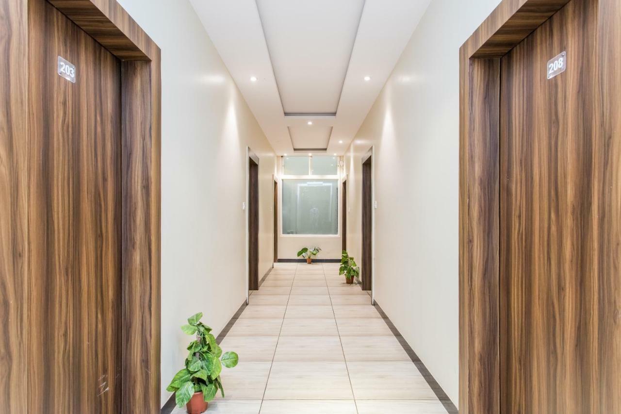 Hotel Ashoka Palace Уджайн Екстериор снимка